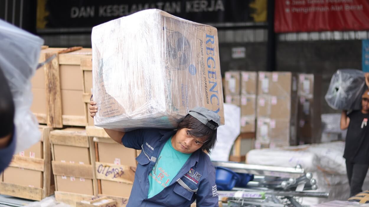 jasa ekspedisi cargo kupang medan murah aman klik logistics